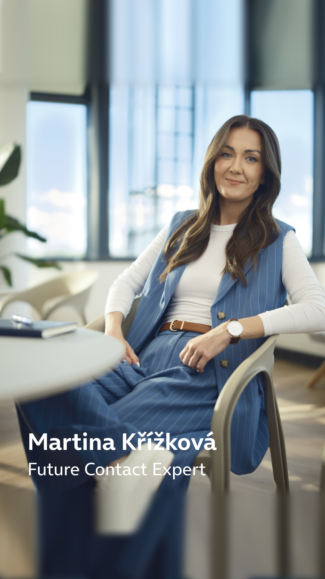 Jaké to je pracovat v O2? Pro Martinu je to jistota, prostor pro rodinu a skvělí kolegové, na které se může spolehnout. 

Jak vypadá její práce na zákaznickém centru a co ji nejvíc baví? Podívejte se na video a možná začnete hledat své místo u nás. 🔥