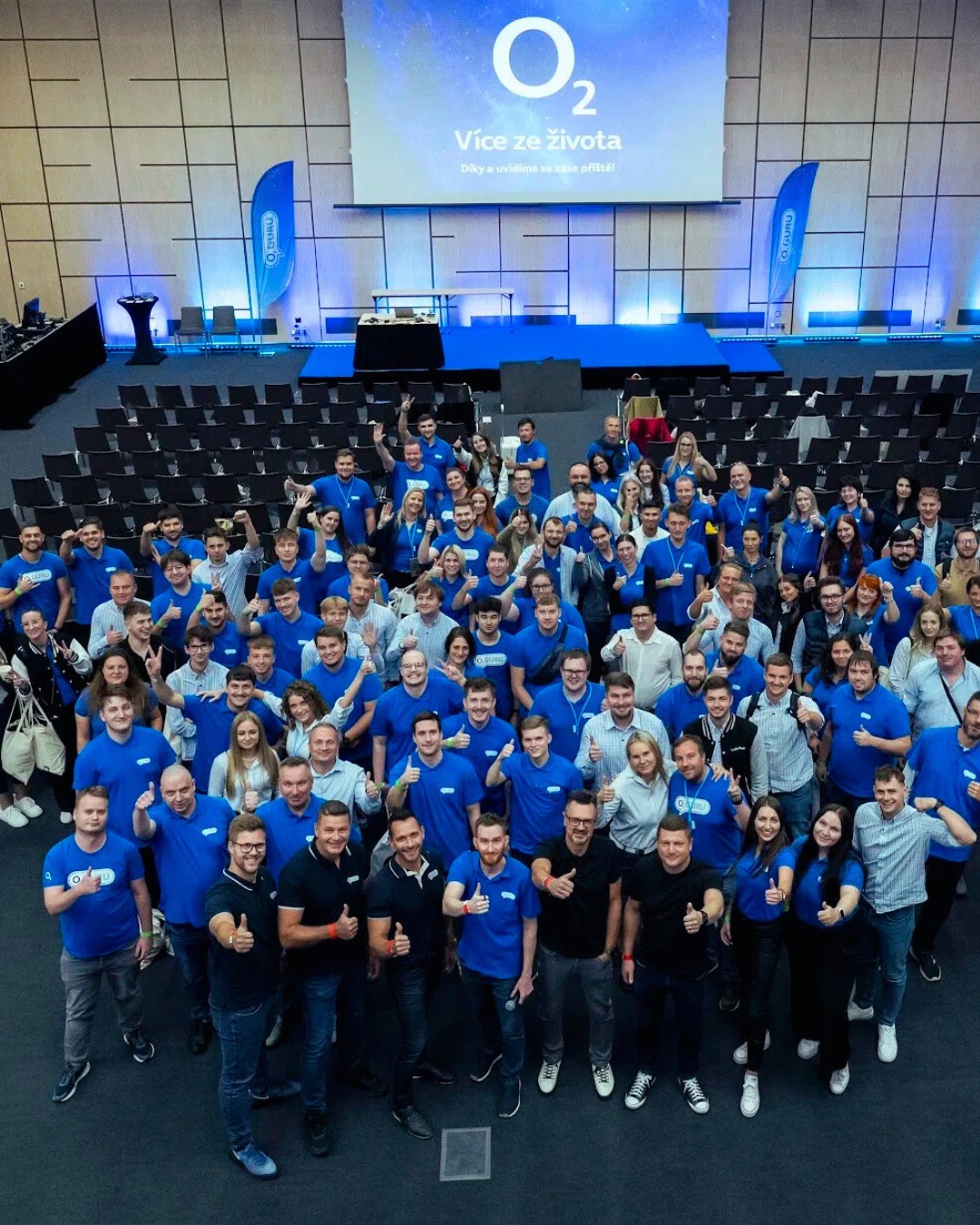 Jak to vypadalo na O2 Guru Summitu? 💙 Nejnovější smartfony, novinky ze světa AI, chytré produkty do domácnosti a inovace z naší dílny.

Všichni naši O2 Guru se opět setkali na jednom místě, aby objevili nejnovější technologické trendy. 💡Podívejte se na to.

#o2zije #technologie #o2guru #summit #technnews #o2universum #kolegove